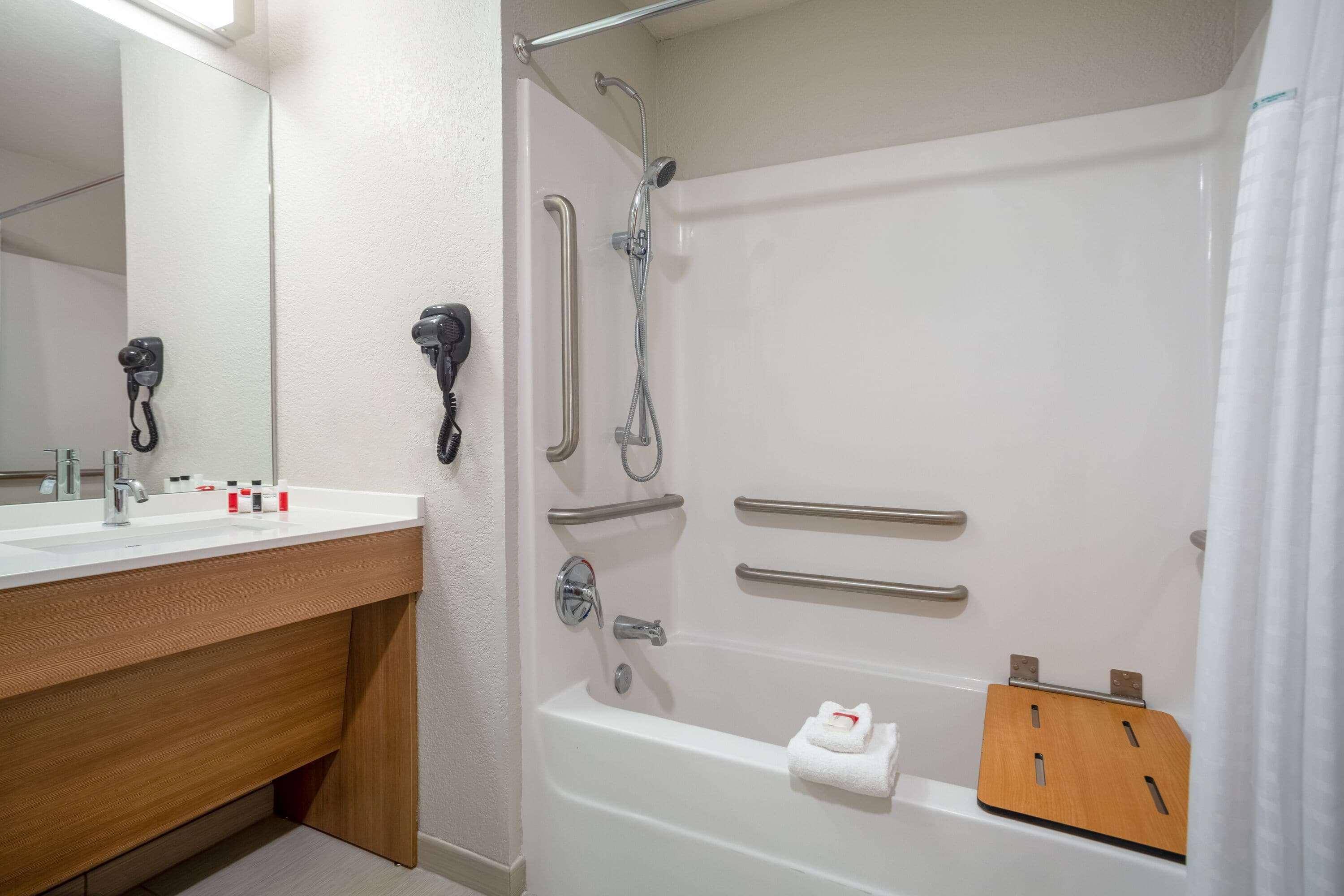 Microtel Inn & Suites By Wyndham Liberty/Ne Kansas City Area Экстерьер фото
